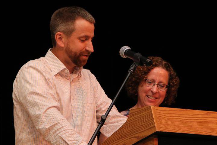 honoree&#39;s adult kids at podium