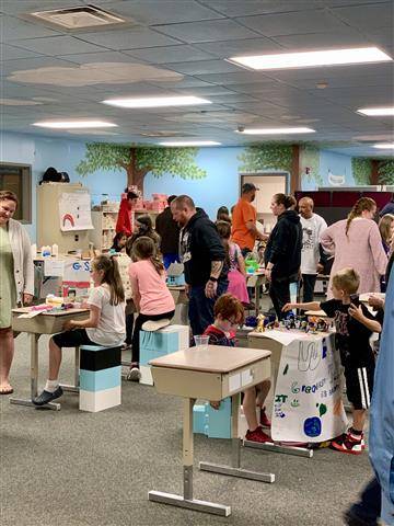 Attendees at Greatest Show and Tell