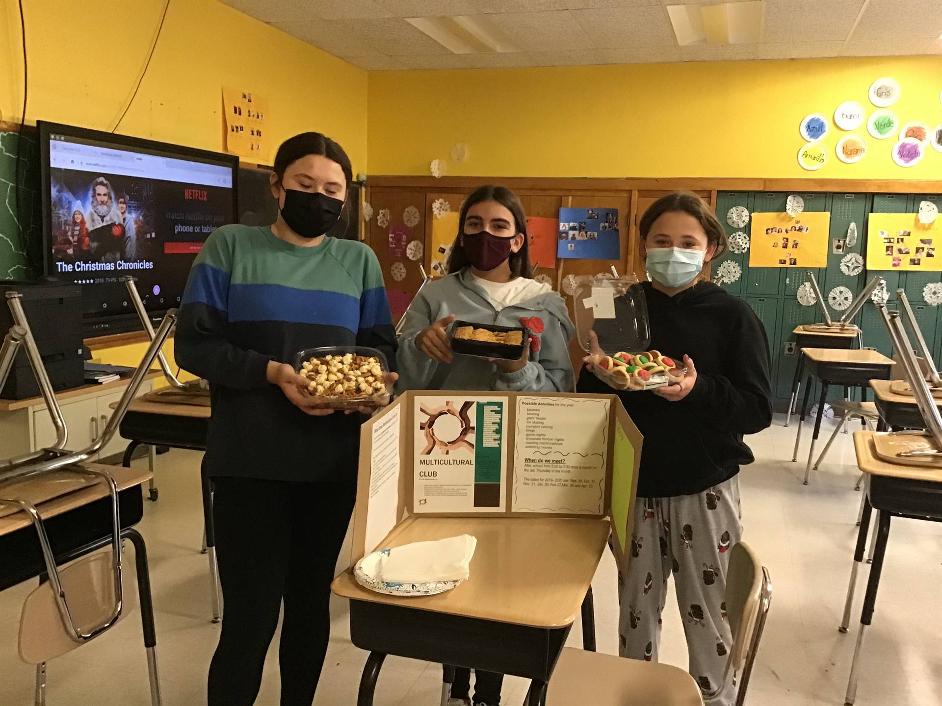 3 girls with food