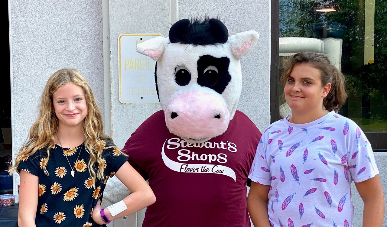 Cow picture with students 