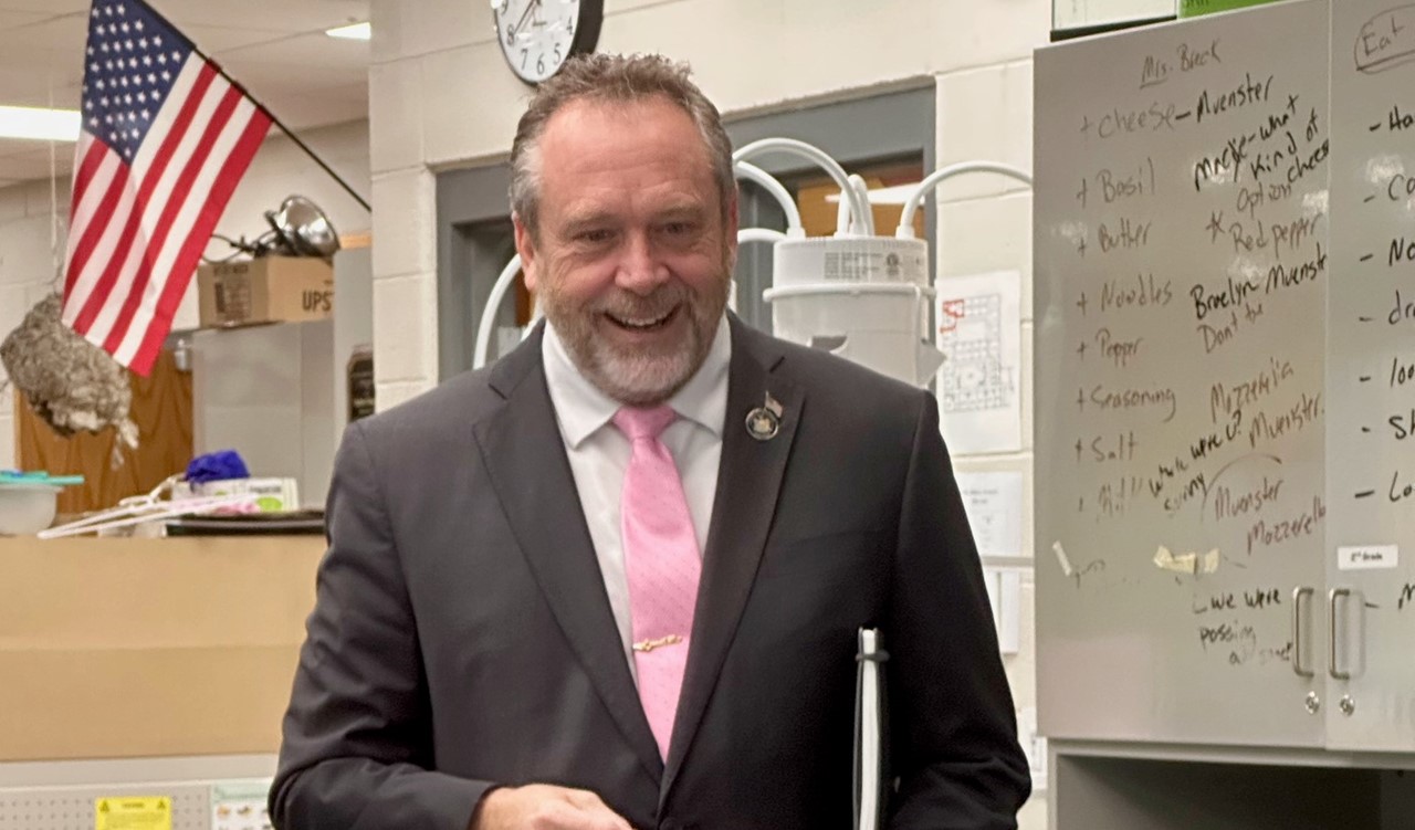 Senator Oberacker visiting the STEAM room